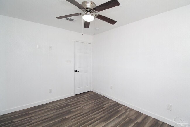 Building Photo - 6037 Syrcle Ave