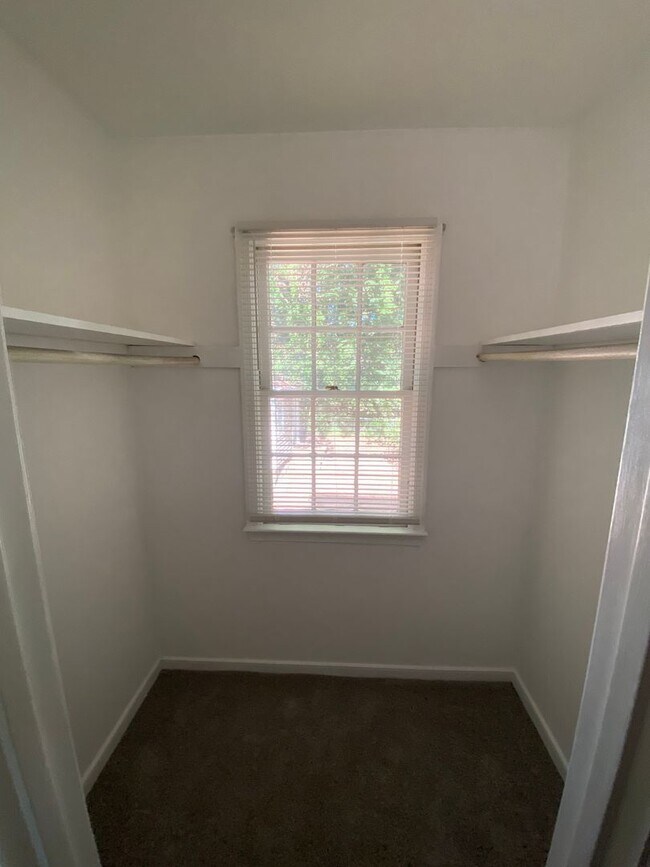 Building Photo - 1700 Taft Pl