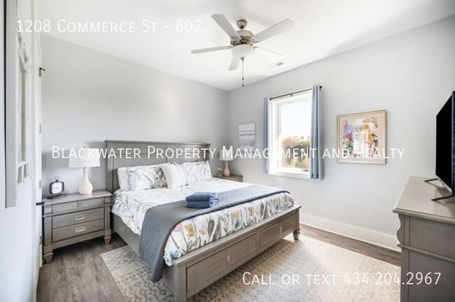 Building Photo - 1208 Commerce St