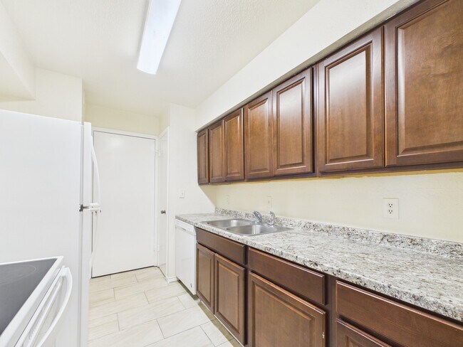 Building Photo - 9700 Leawood Blvd