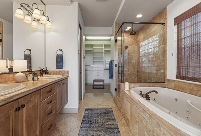 Building Photo - VIEWS AND FURNISHED