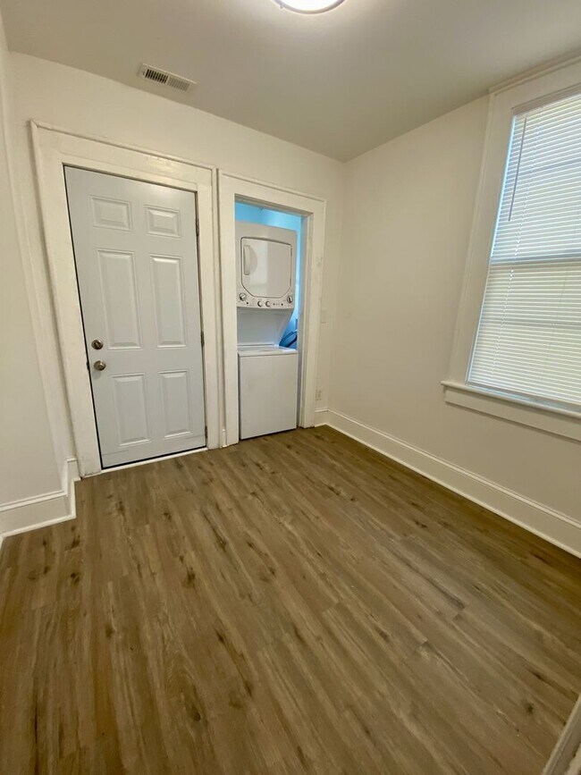 Building Photo - Riverview 2 bedroom 1 bath