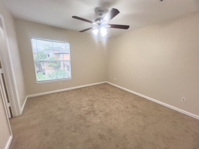 Building Photo - SABLE WALK RENTAL MOVE IN NOW!Spacious 2X2...