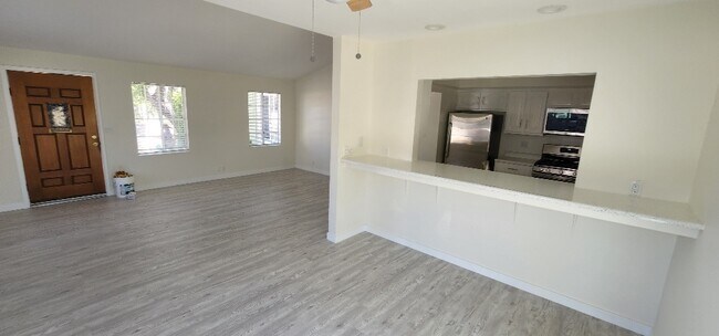 Building Photo - 544 Virginia St
