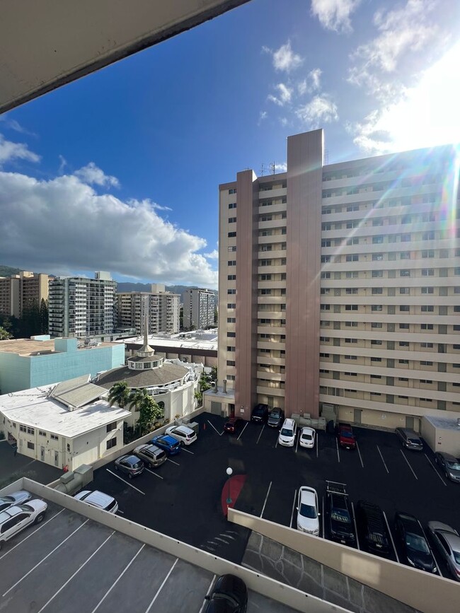 Building Photo - Renovated studio @ Pacific Grand $1400.00