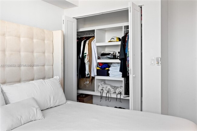 Building Photo - 1861 NW S River Dr