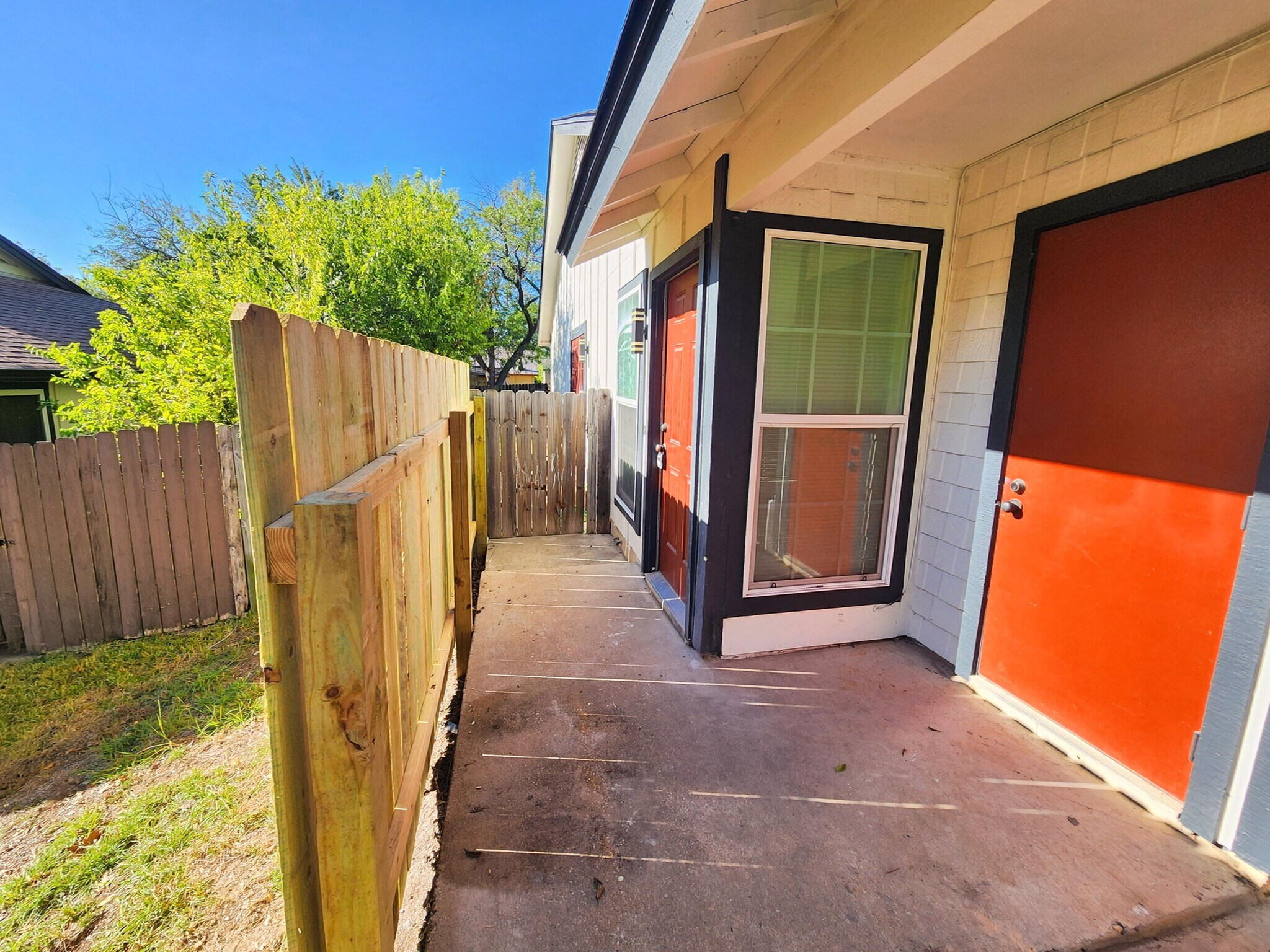 Entry and a private storage closet - 111 Meteor Dr