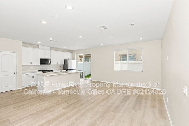 Building Photo - 40702 Birchfield Dr