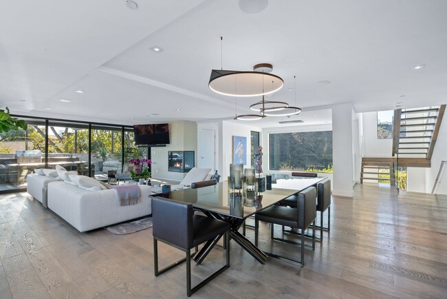 Building Photo - Prestigious Hollywood Hills Home for Rent