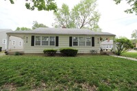 Building Photo - One Bedroom Duplex in North Kansas City