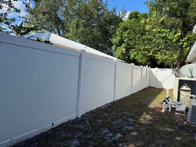 Building Photo - Meadow Woods Pool Home