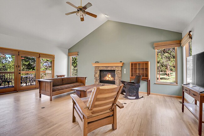 Building Photo - 33628 Berg Ln