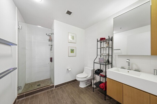 Building Photo - 77 Hudson St