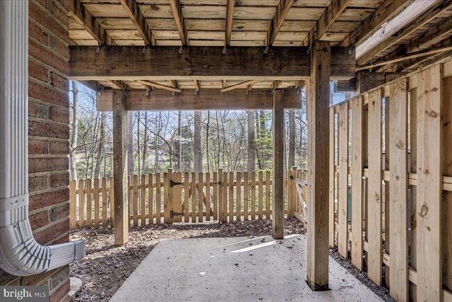 Building Photo - 2002 Derby Ridge Ln