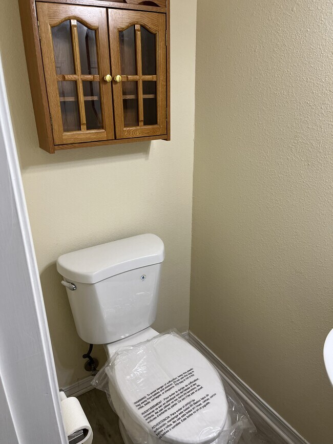 Building Photo - 824 Stonegate Ct