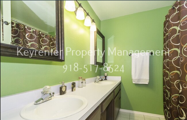 Building Photo - 3 Bed | 2.5 Bath in Jenks!