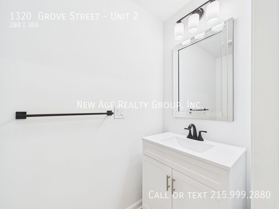 Building Photo - 1320 Grove St