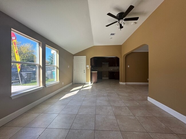 Building Photo - 702 Majorca Dr