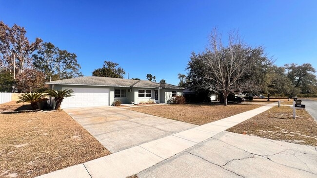 Building Photo - Charming 2-Bed Retreat in the Heart of Mount Dora! PRIME LOCATION! DONT MISS OUT!