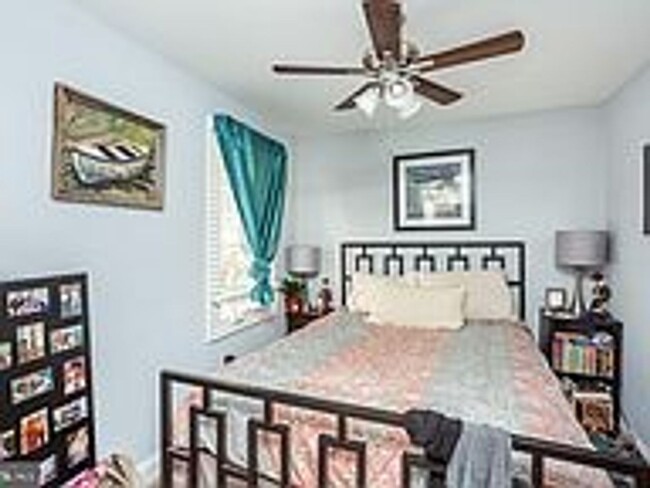Building Photo - Gorgeously Renovated Upper Fells Point 2bd...