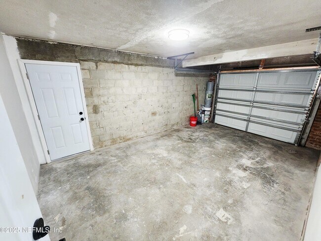 Building Photo - 10235 Monaco Dr
