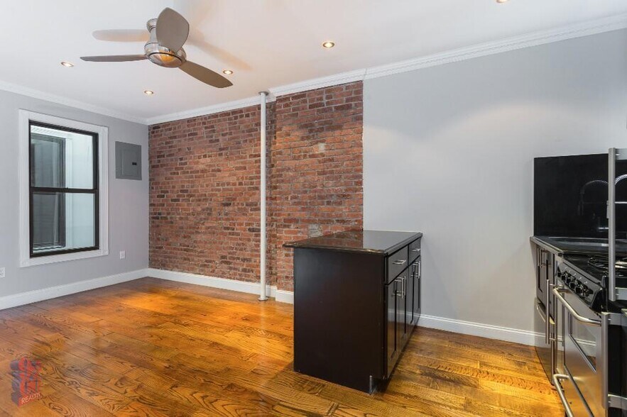 Building Photo - 438 W 52nd St