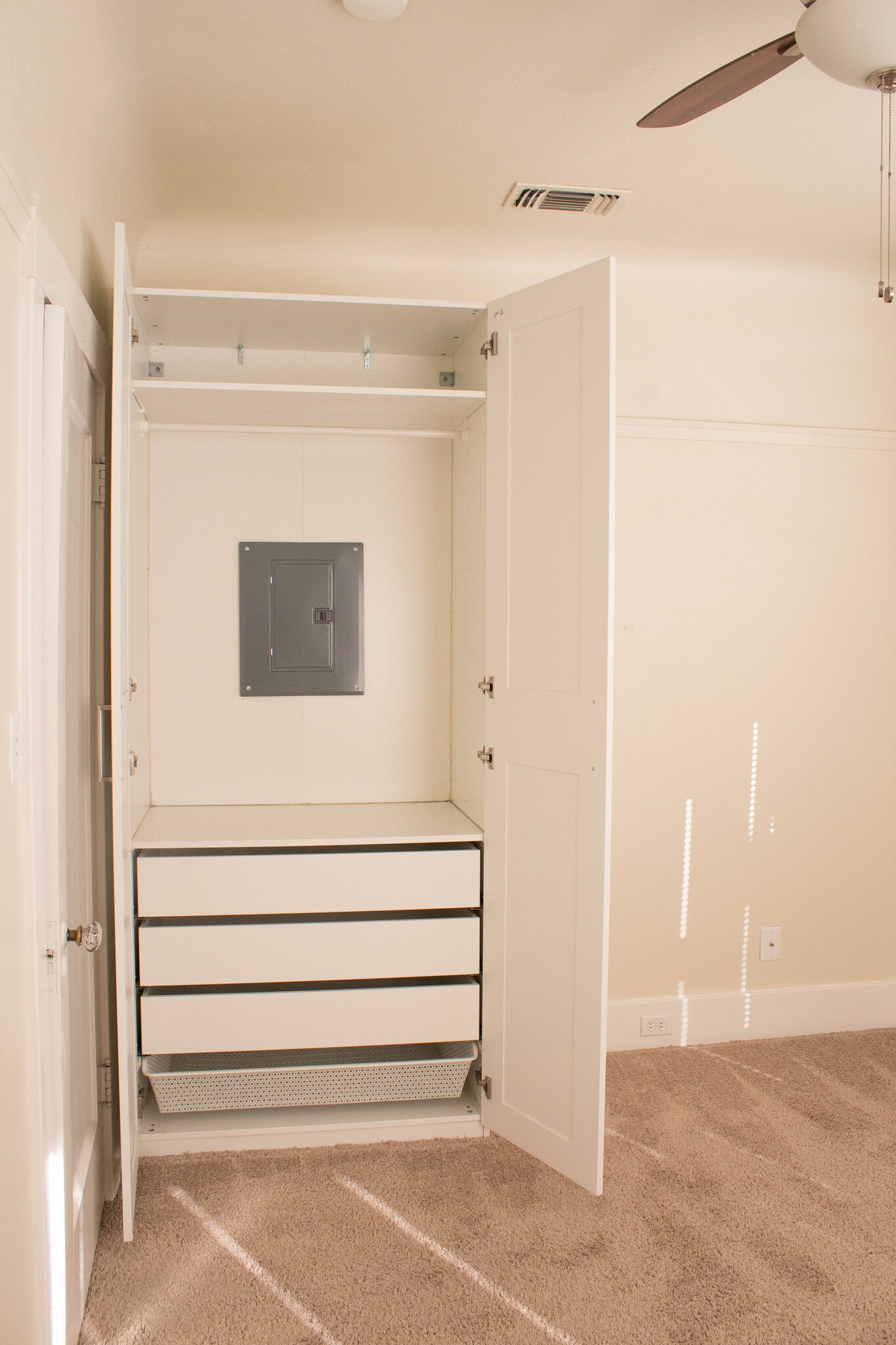 Bedroom Wardrobe - 2522 Capitol Ave