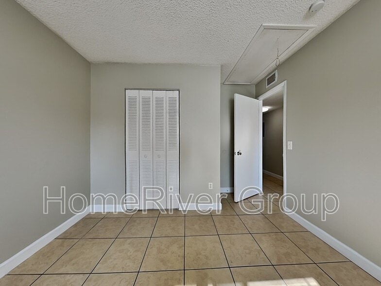 Building Photo - 681 W Rosewood Ln