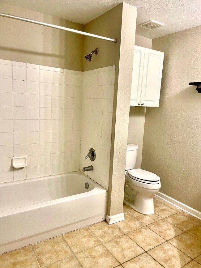 Building Photo - 425 S Villa San Marco Dr