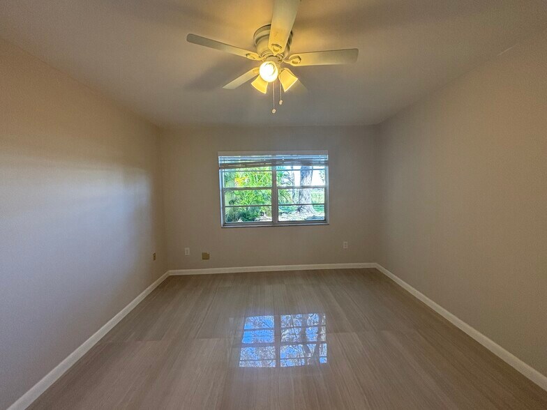 Building Photo - 9105 SW 137th Ter