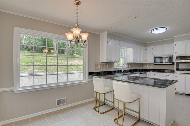 Building Photo - 986 Campbellton Dr
