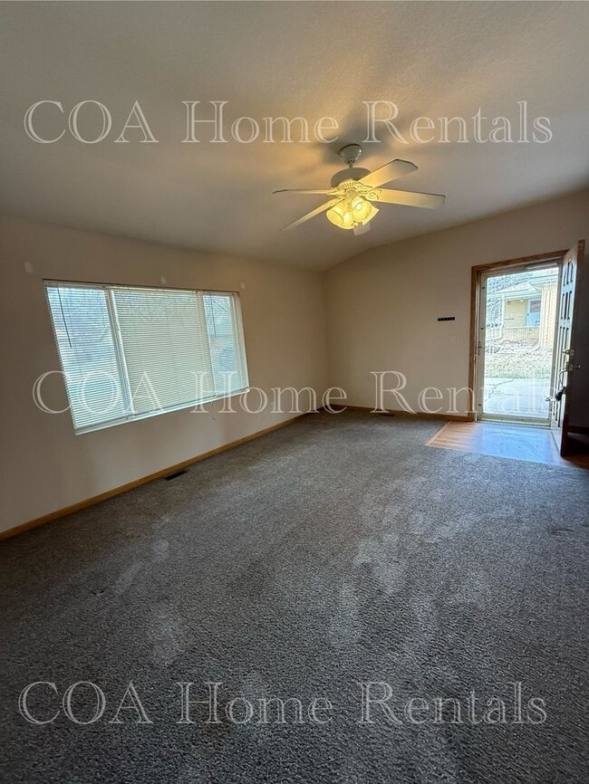 Building Photo - Great West Side Neighborhood