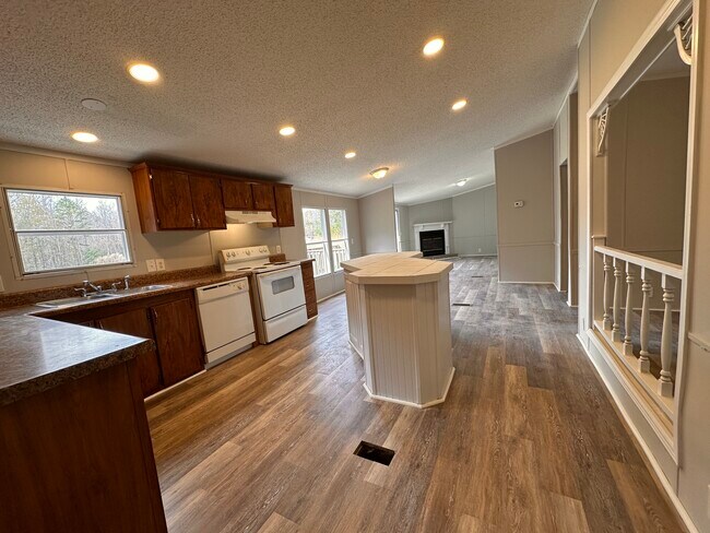 Building Photo - 252 Cobb Rd