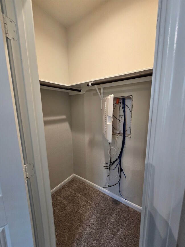 Building Photo - 511 Yellow Bullhead Ct