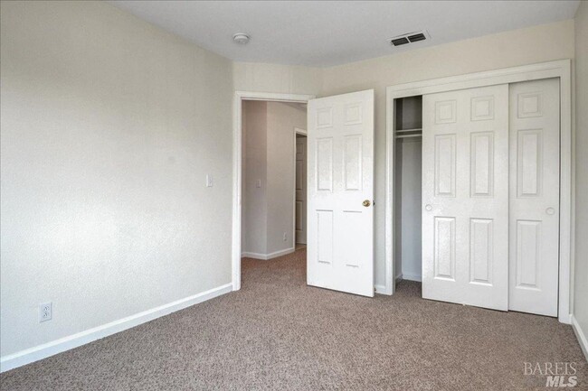 Building Photo - Architectural delight! Shows like a model! 4 bedrooms, 2 full baths.