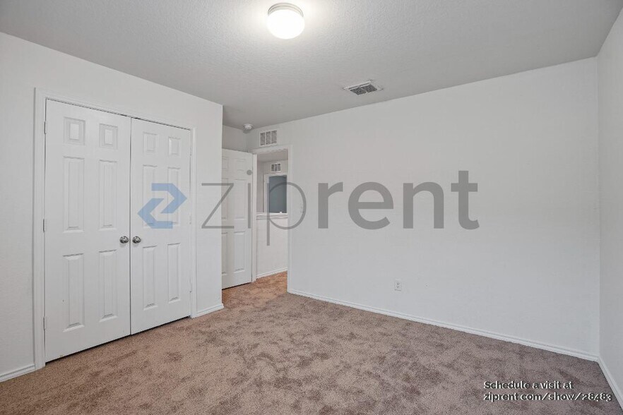 Building Photo - Unit