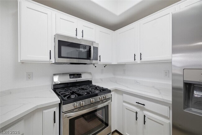Building Photo - 5855 Valley Dr