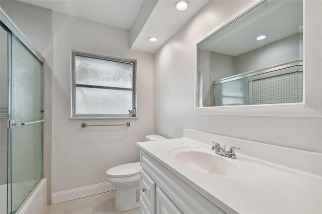 Building Photo - 2111 Lanai Ave