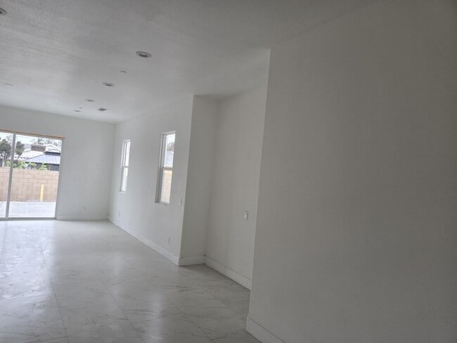 Building Photo - Newly Built Spacious 4 Bed/4 Bath Home in Garden Grove for Lease
