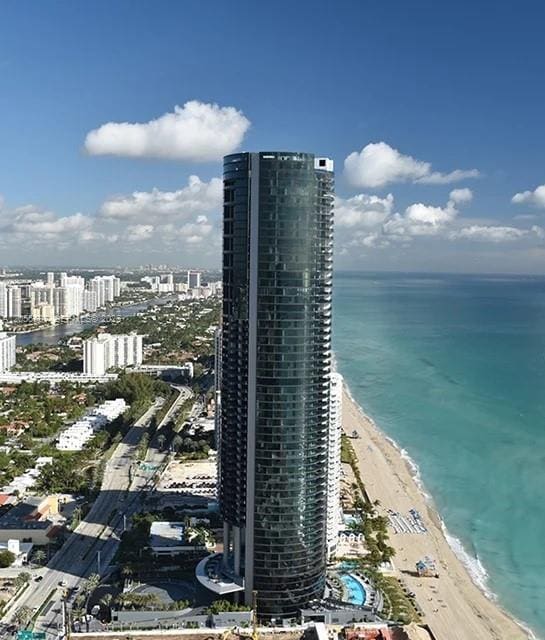 Building Photo - 18555 Collins Ave