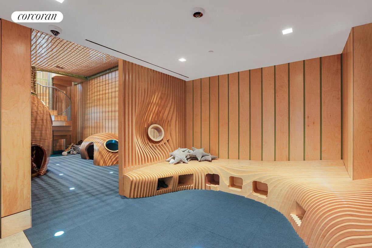 Building Photo - 555 W 22nd St