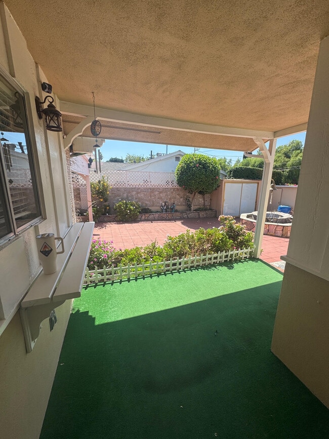 Building Photo - 2493 Los Feliz Dr