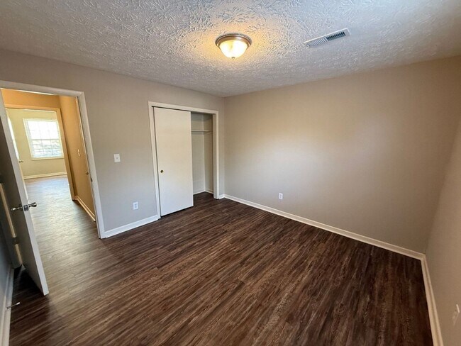 Building Photo - 8721 Gleason Dr