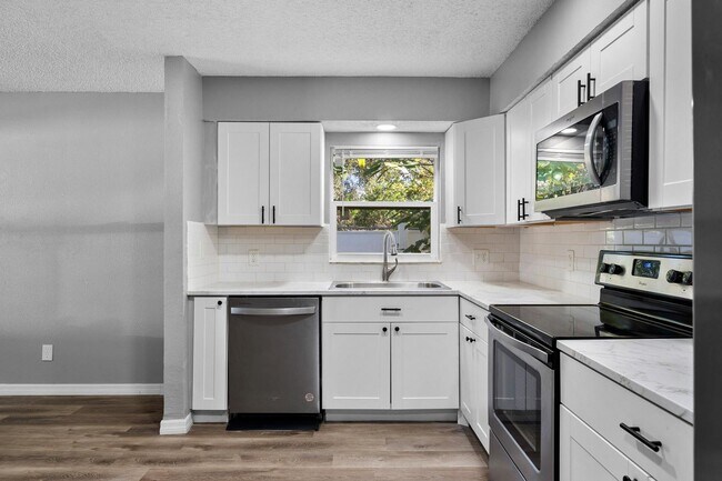 Building Photo - 37745 Walker Aly