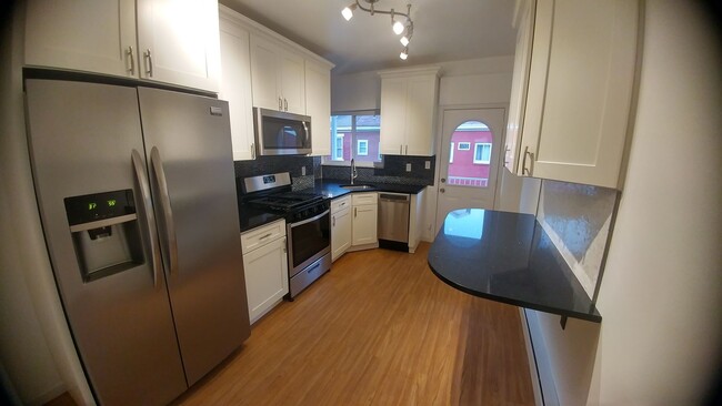 Primary Photo - Newly Renovated Luxury 2 bedroom on a dead...