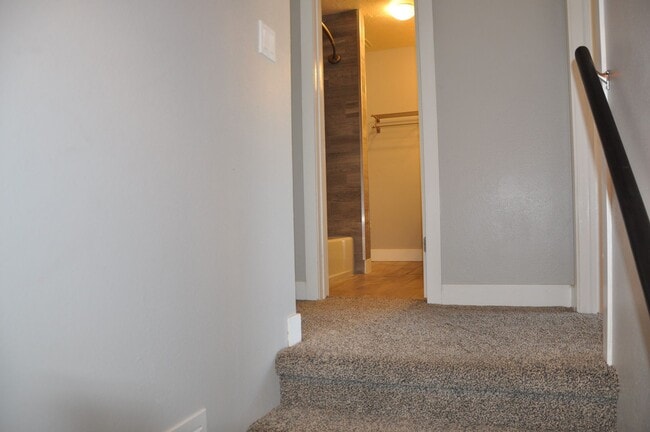 Building Photo - Beautiful 2 bedroom on the east side!