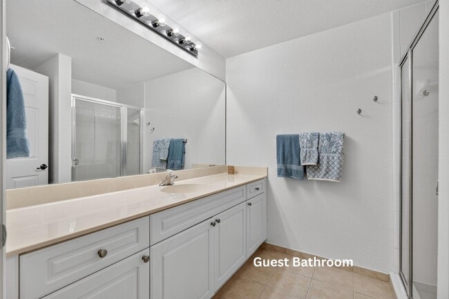 Building Photo - 3020 Alcazar Pl