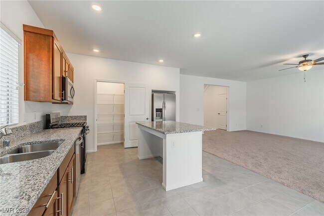 Building Photo - 10325 S Bronco St