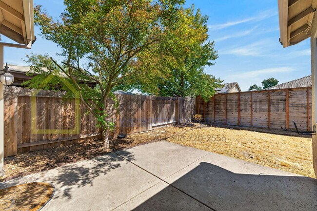 Building Photo - Spacious 3-Bed, 2-Bath Retreat on Charm Way