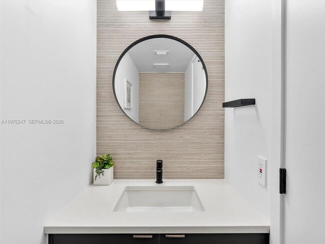 Building Photo - 400 South Pointe Dr